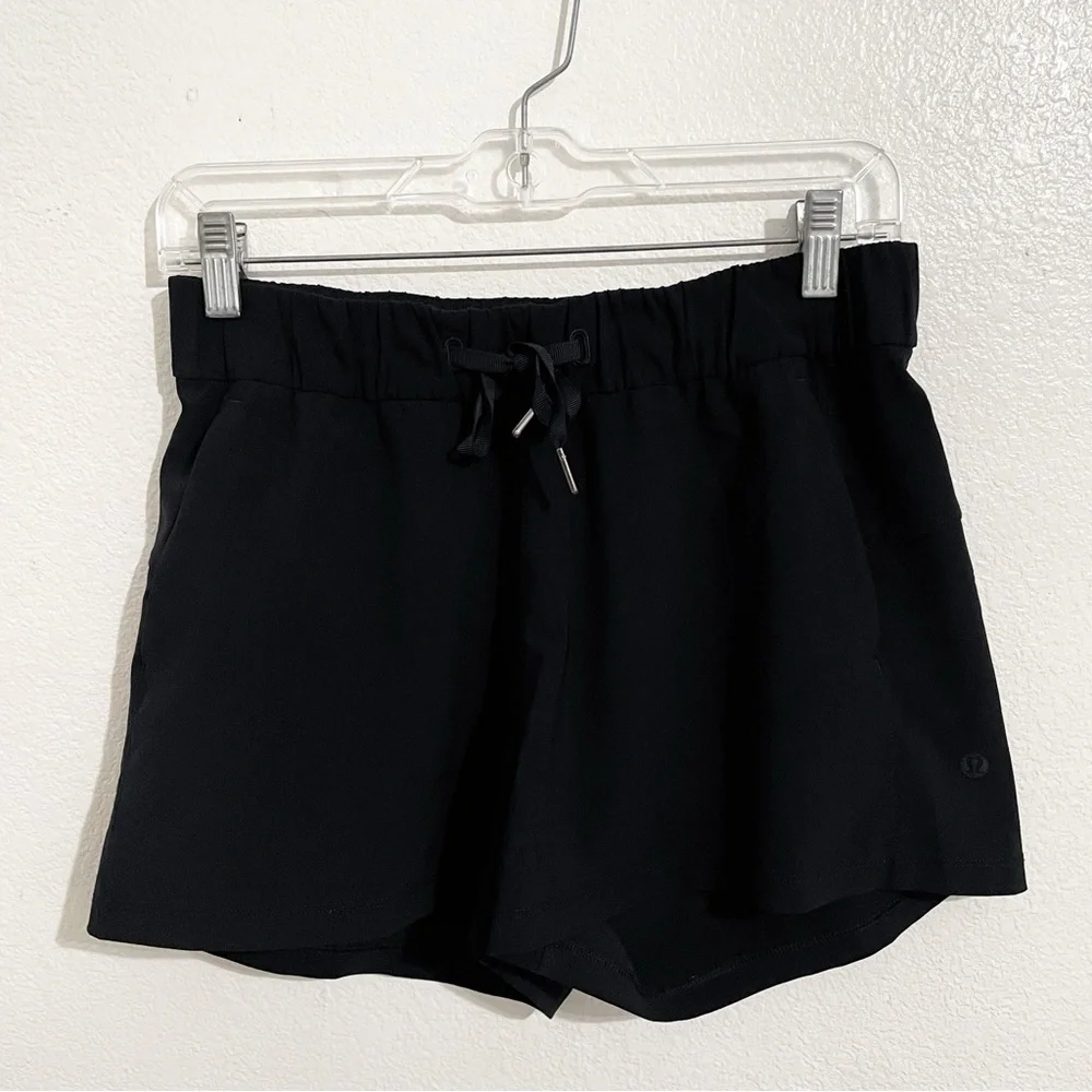 Lululemon On The Fly‎ Short Woven 2.5” in Black